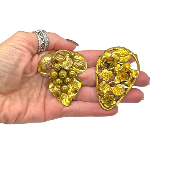 Vintage Gold Plated Over Brass Grape Brooch & Floral Dress Clip - Picture 8 of 9